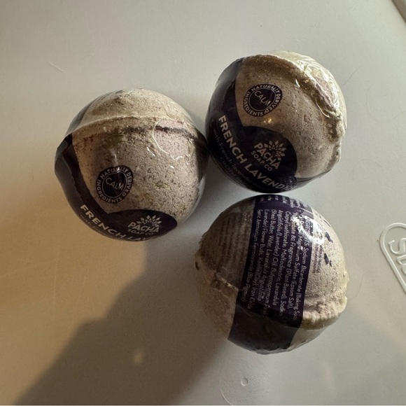 Pacha Soap Co. French Lavender Froth Bath Bombs - Picture 2 of 10